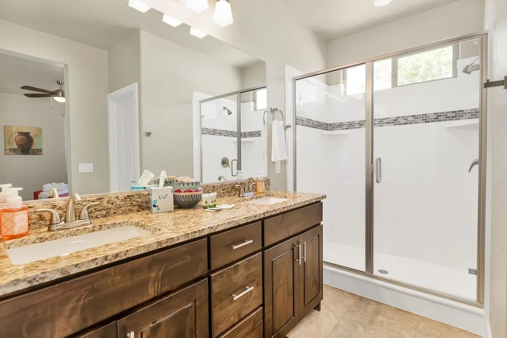 Park View Place 3 Bedroom Home by RedAwning