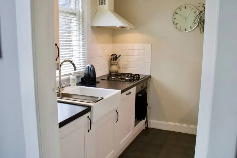 2 Bedroom Flat In Comely Bank