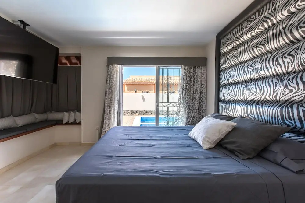 Classic Villa, luxe, private pool & prime location