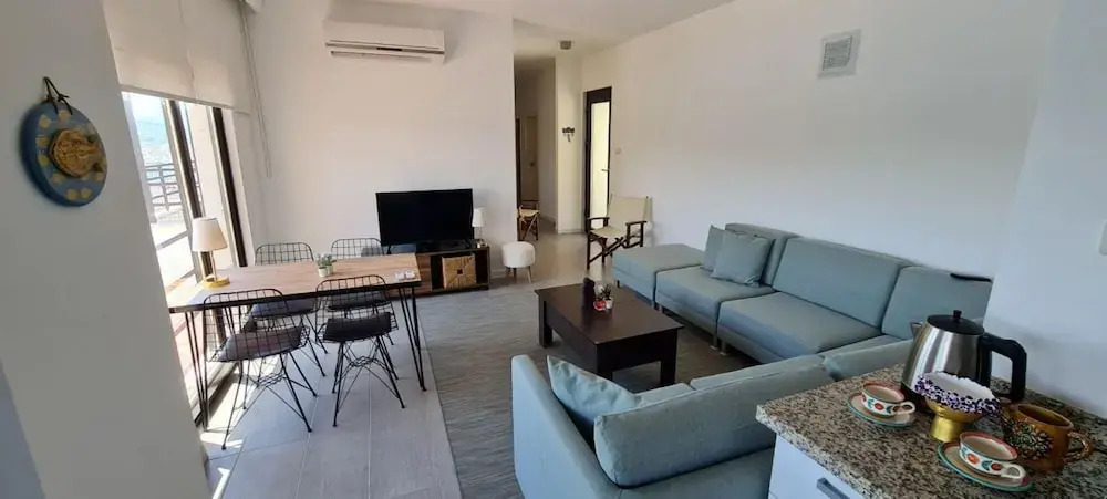 Amazing Flat w Shared Pool Near Beach in Milas