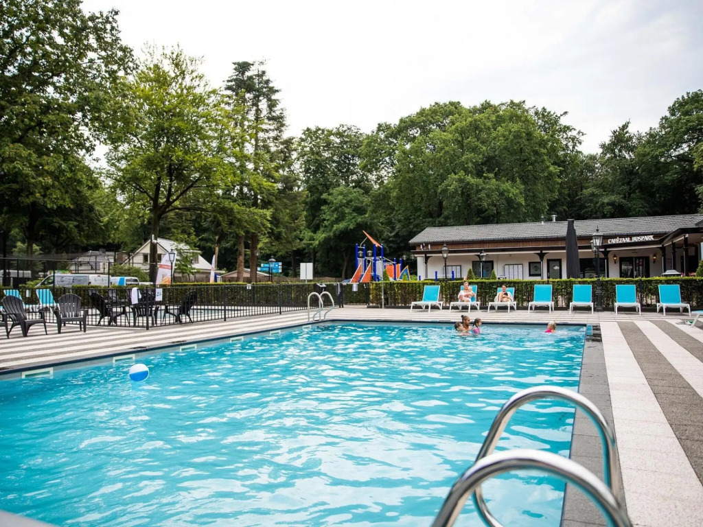 Nice chalet with dishwasher, in a holiday park in the middle of De Veluwe