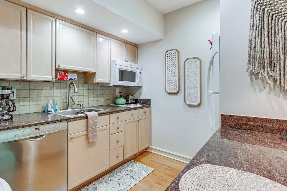 Pool Access Idyllic Sea Pines Gem, Walk to Beach