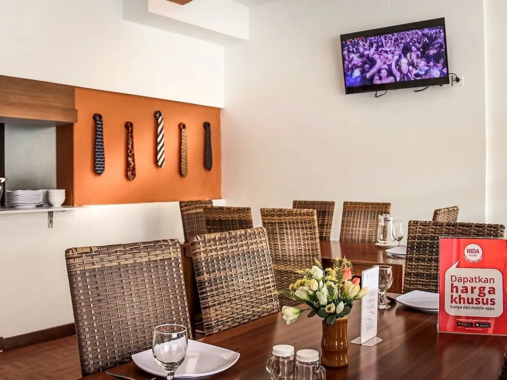 Ten House Guest & Resto by RedDoorz