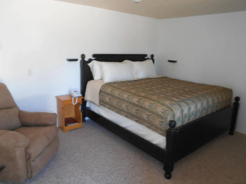 Super Saver Inn