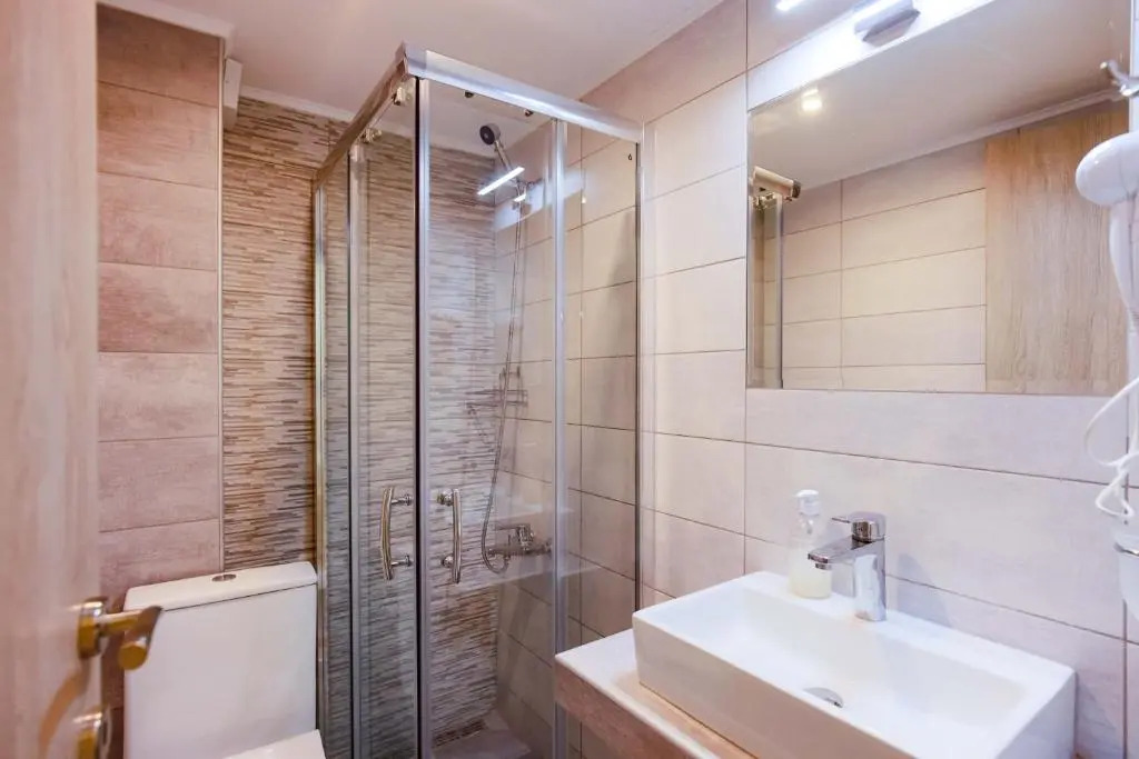 Dionisos Apartments