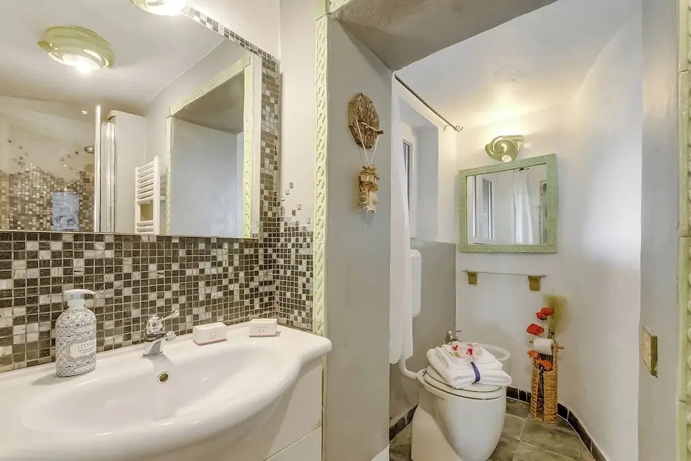 La Casa Fra gli Ulivi luxury apartments with pool near Cinque Terre and Tuscany