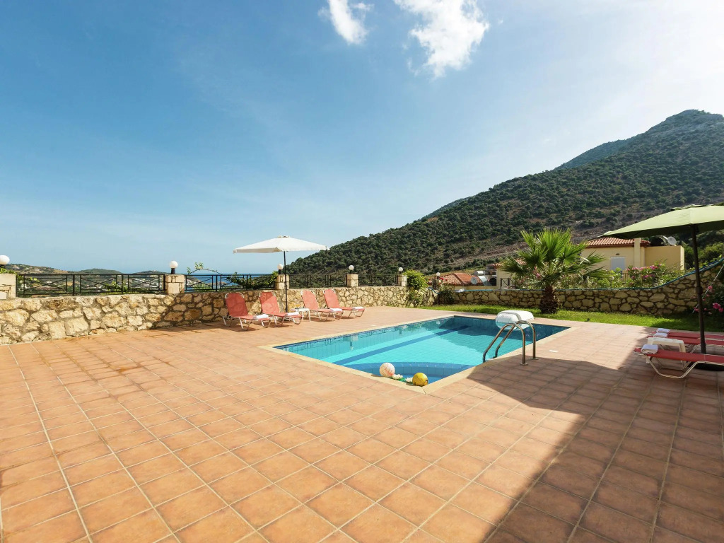 Villa on Hillside, Private Pool, Fantastic Views to bay of Bali and Mountains