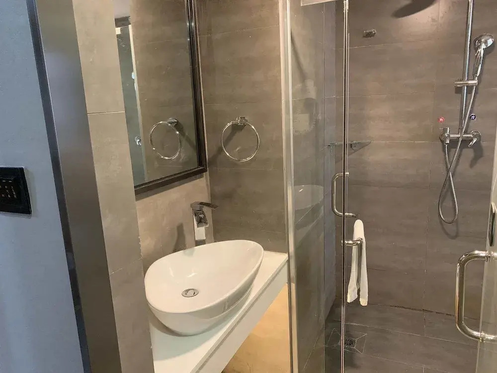 Life Hotel (Ouzhuang Metro Station)