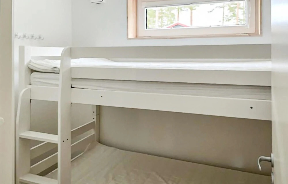 Awesome Home in Löttorp With 5 Bedrooms
