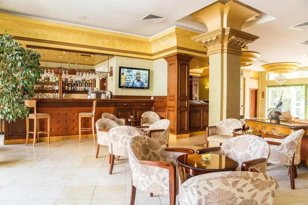 Romance Hotel and Family Suites