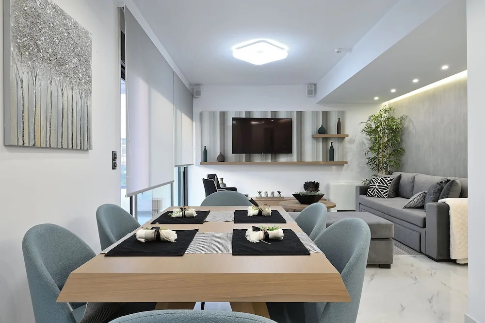 The Lop Athens Holidays Luxury Suites