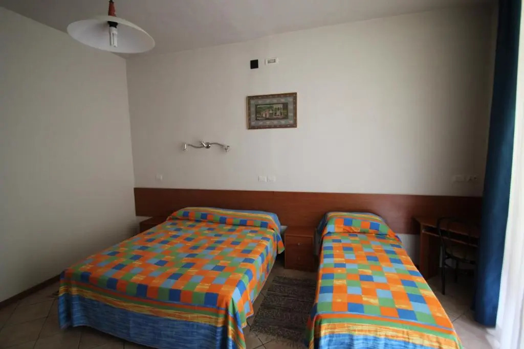 Scuole Bed and Car