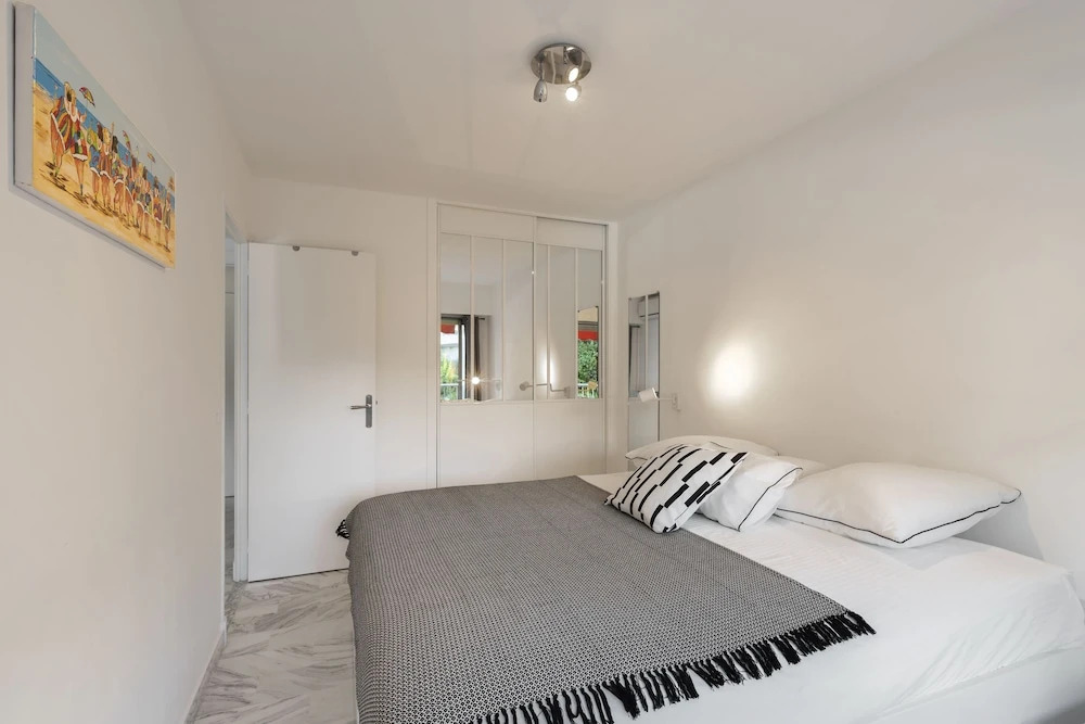 Appartement 2 pièces au calme proche Martinez avec parking privé