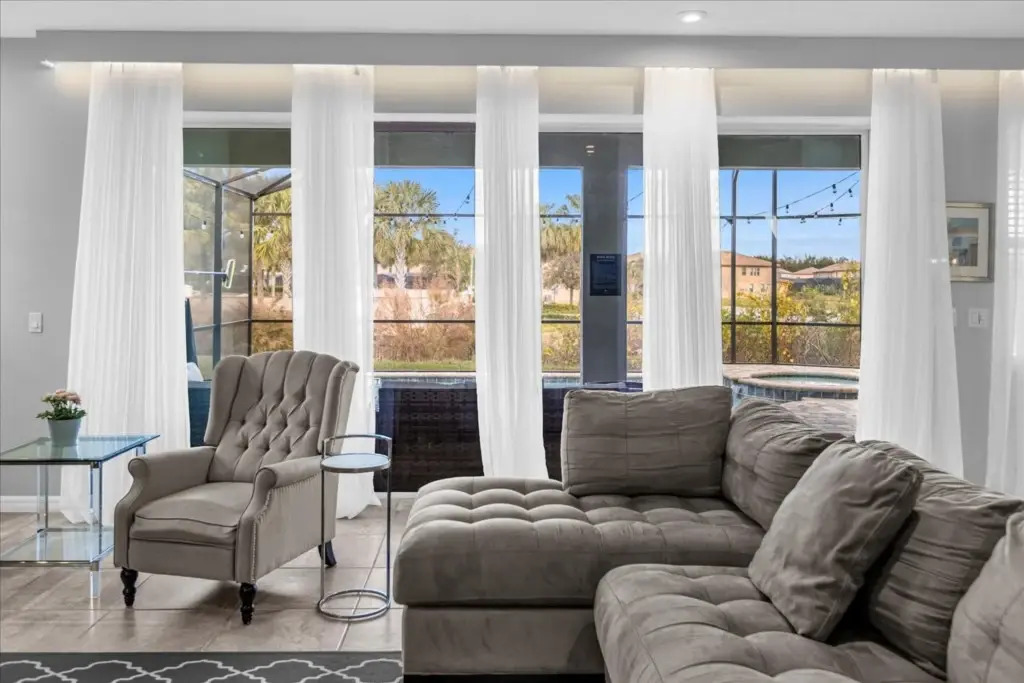 9 Bedrooms 6 Bathrooms Solara 8901 Cb
