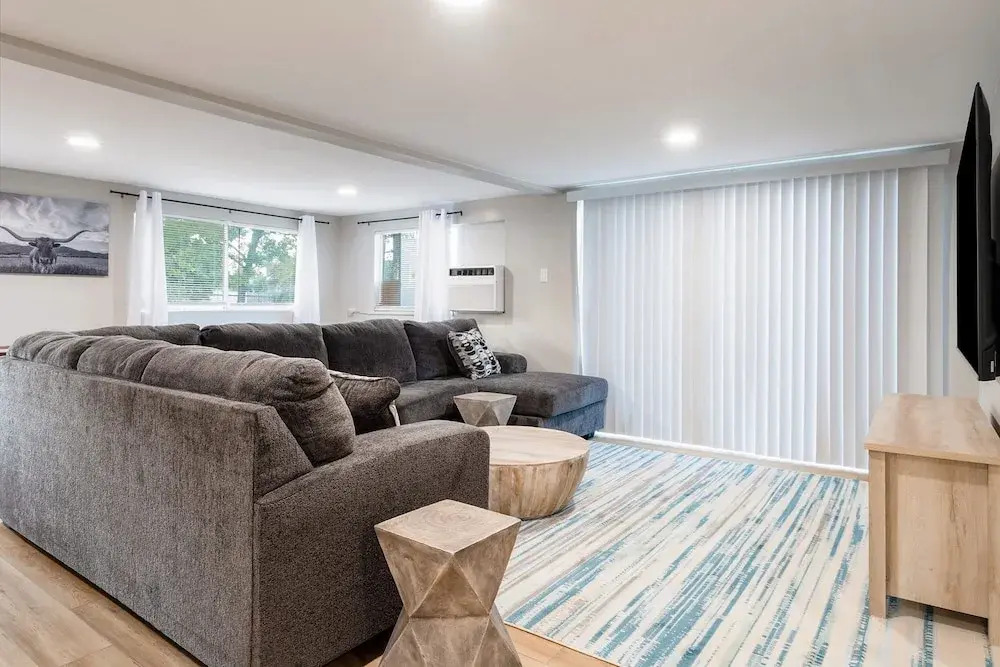Upstay - Bungalow w Games, Golf, Fire and Patio