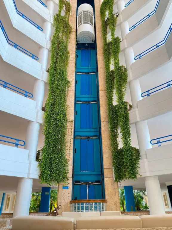 Quiet apartment one block from the beach