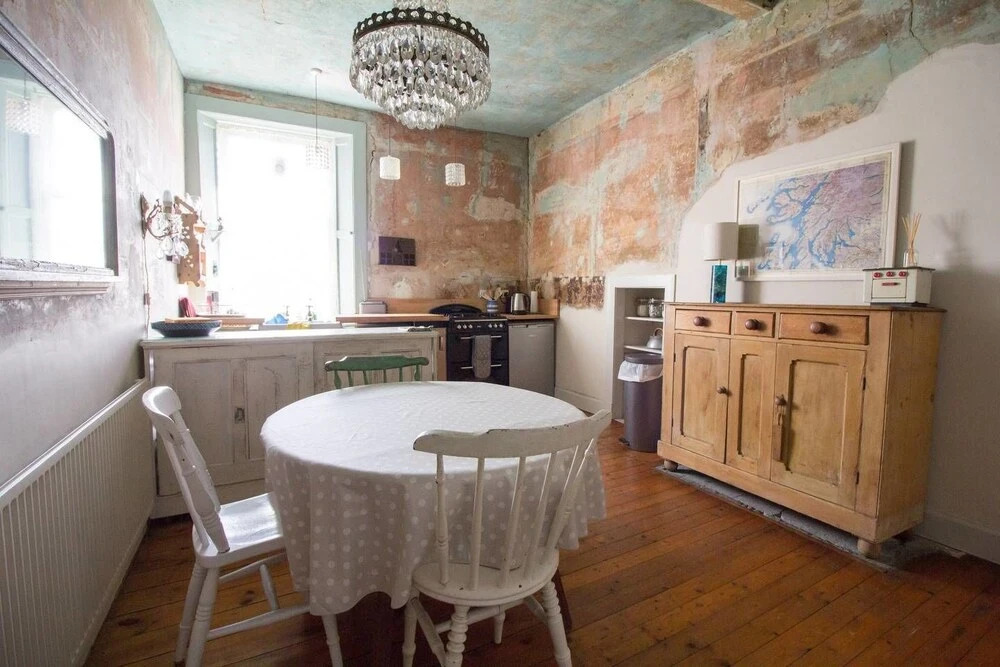 Unique and Private Georgian Farm House In The City