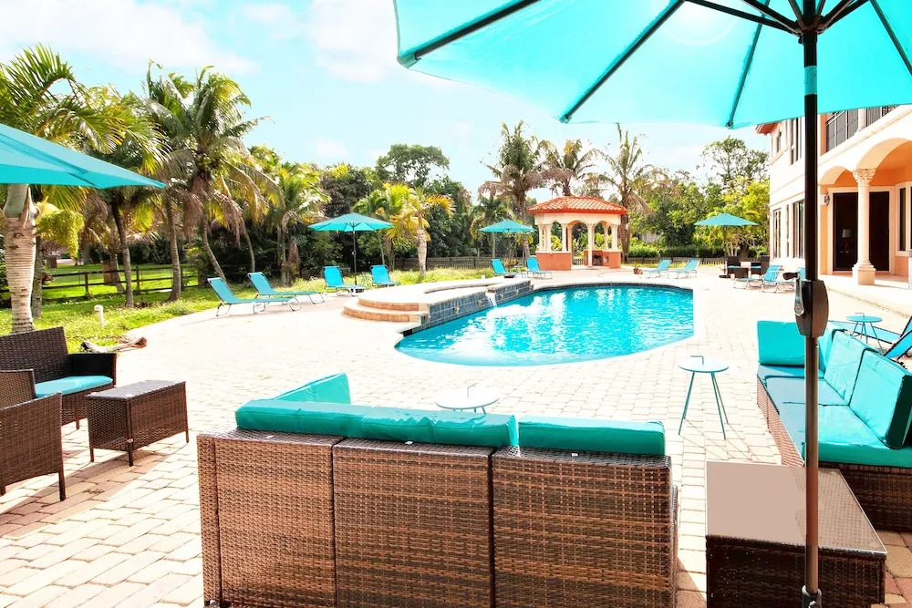 Chateau Paradiso Plantation Mansion villa