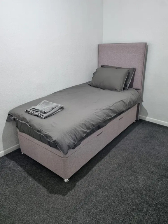 Lovely 2-bed House in Smethwick, Birmingham tn