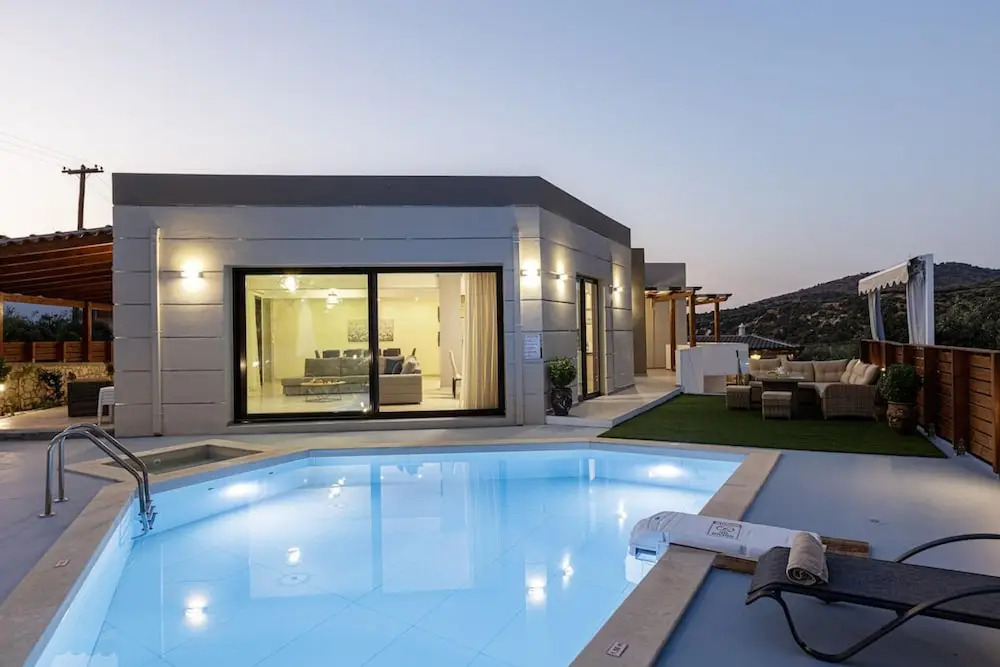 Villa Chnaris - Private Pool and Sauna