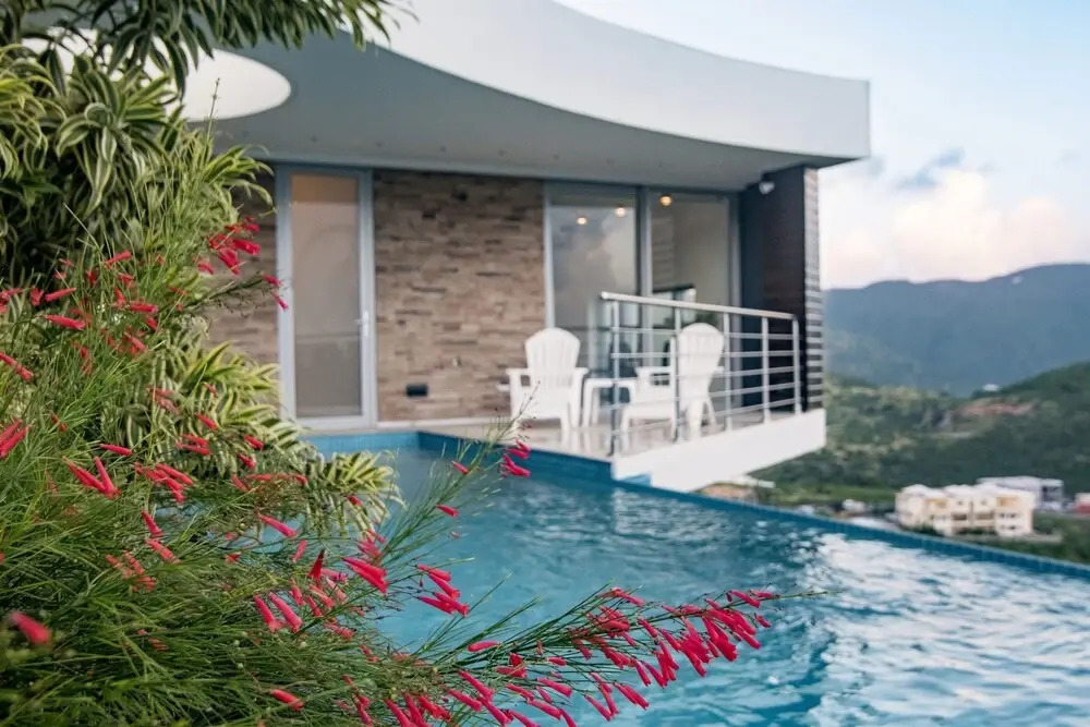L'Agua by Island Properties Online