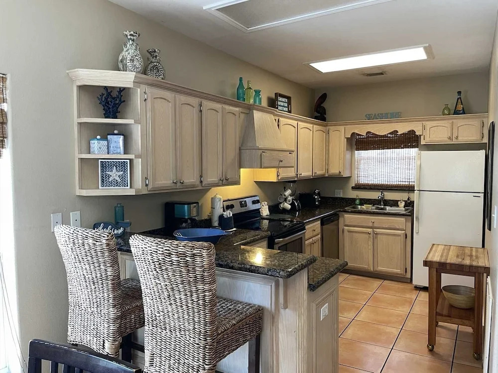 126 E Pike 4 Bedroom Home by RedAwning