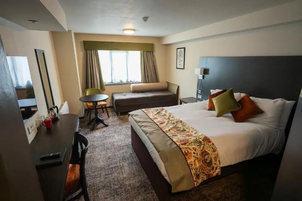 Cat & Lion Country Pub and Hotel