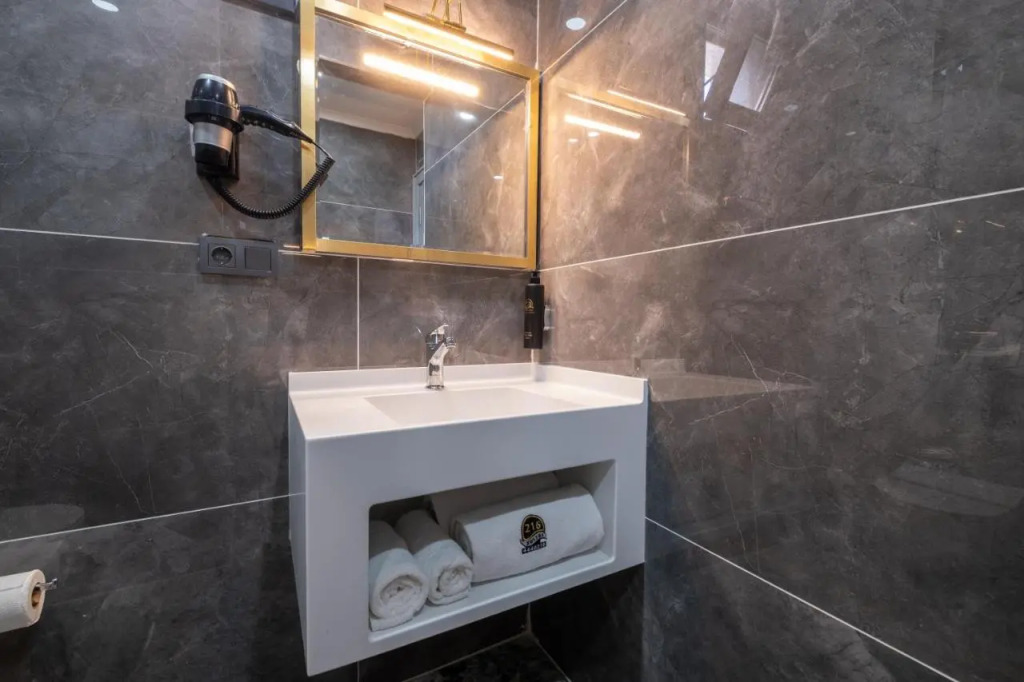 216 Prestige Hotel
