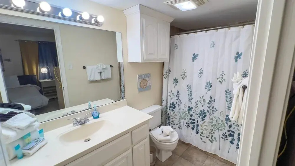250 Paces To Beach Pool 1st Floor 2 Bedroom Condo