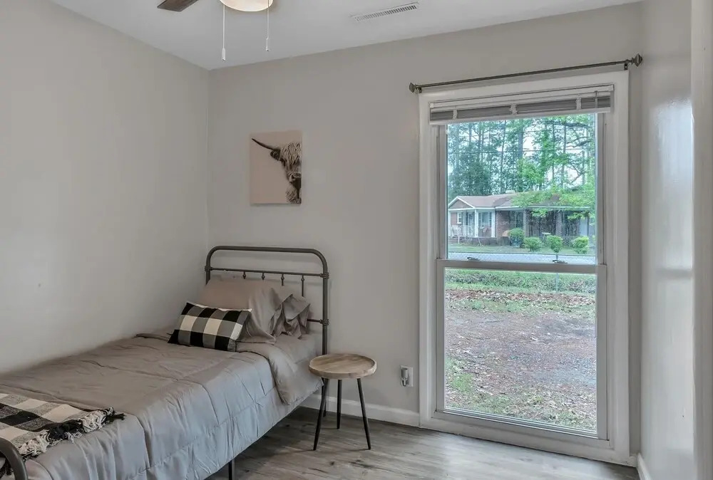 Cozy And Peaceful - Great Outdoor Space 3 Bedroom Home by Redawning