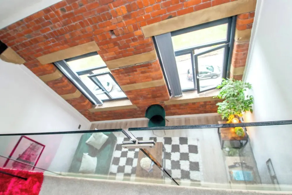Charming 2-bedroom Apartment in Bradford With City Views