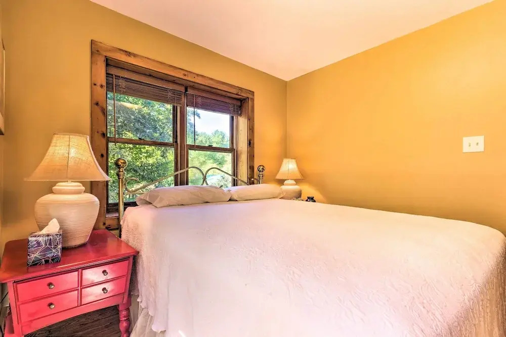 Rustic-Yet-Cozy Cabin w/ Patio, 12 Mi to Asheville