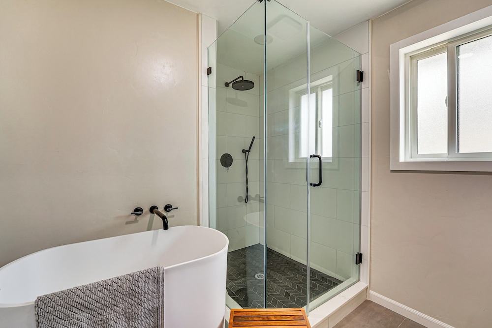 Private Pool & Yard: Tempe Family Gem Near Asu