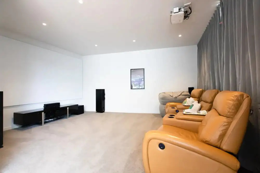 Luxury 4 Bedroom Home With Private Cinema