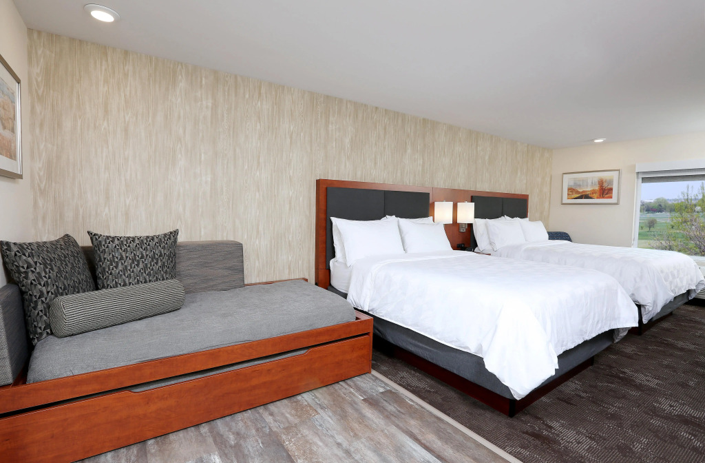 Holiday Inn & Suites Sioux Falls - Airport by IHG