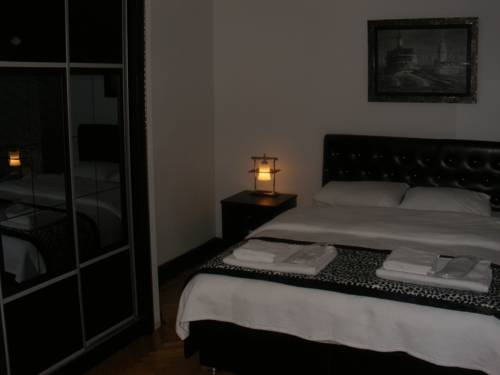 10 Suites Hotel