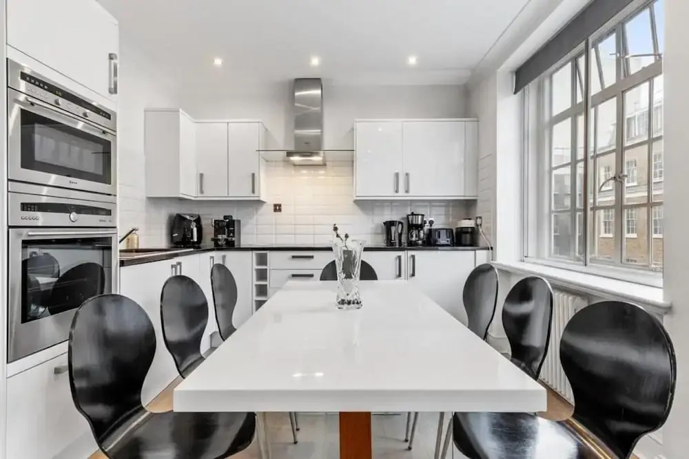 London Chic Apartment - City Center Gem