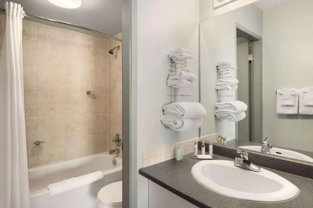 Econo Lodge Inn & Suites Cranbrook