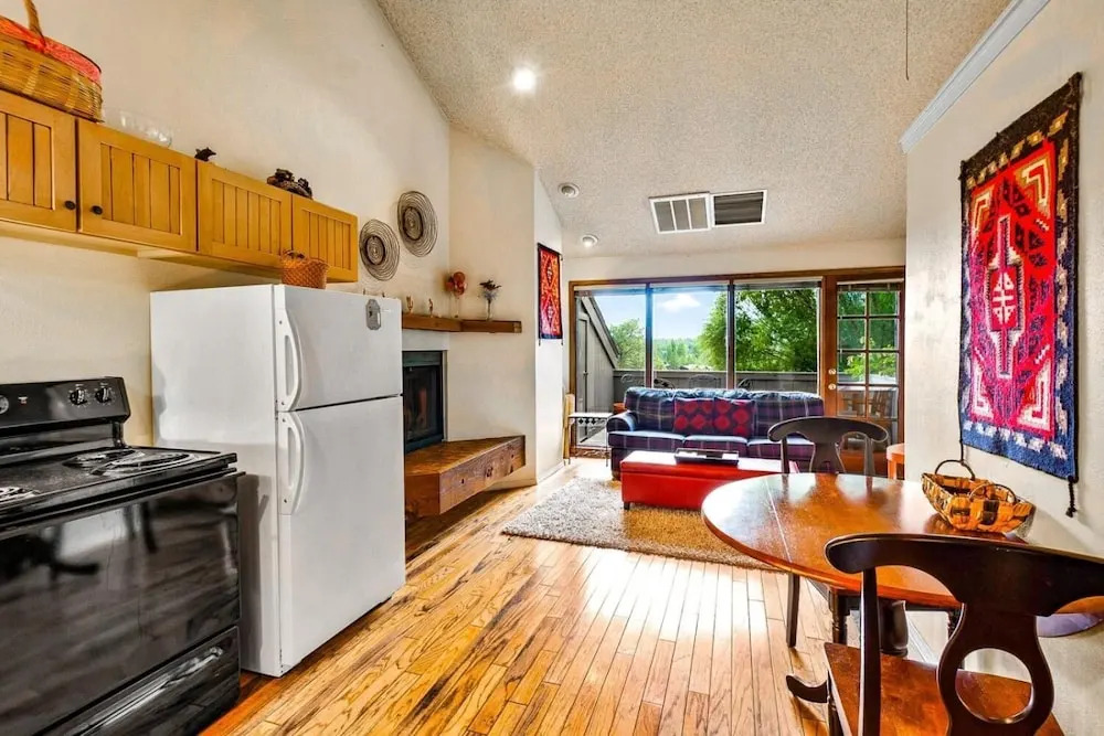 Country Club Condo