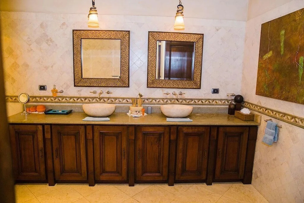 Luxurious Beachfront Mansion with a Stunning Infinity Pool in Playa Flamingo