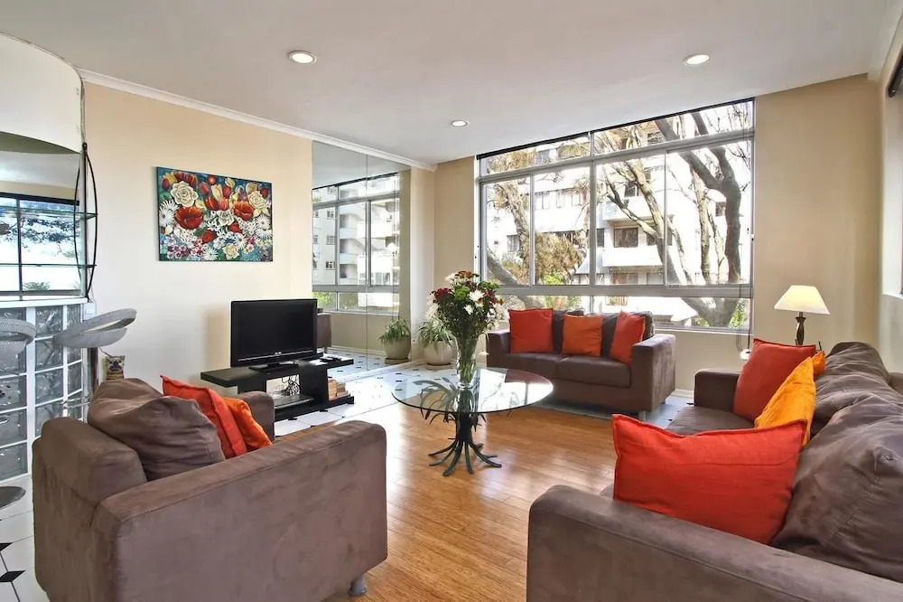 Berkeley Square Apartment