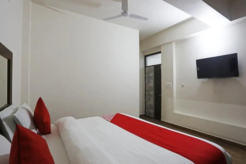 OYO 40002 Hotel The Rejoice