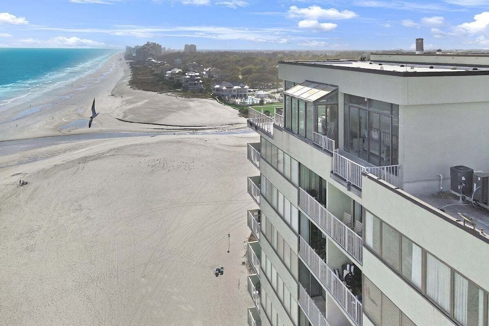 Sands Beach Club Ph1114