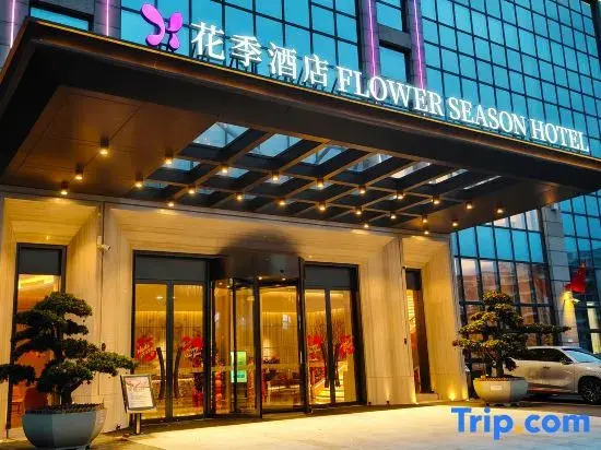 Flower Season Hotel