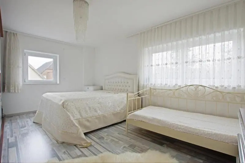 5287 Private Rooms