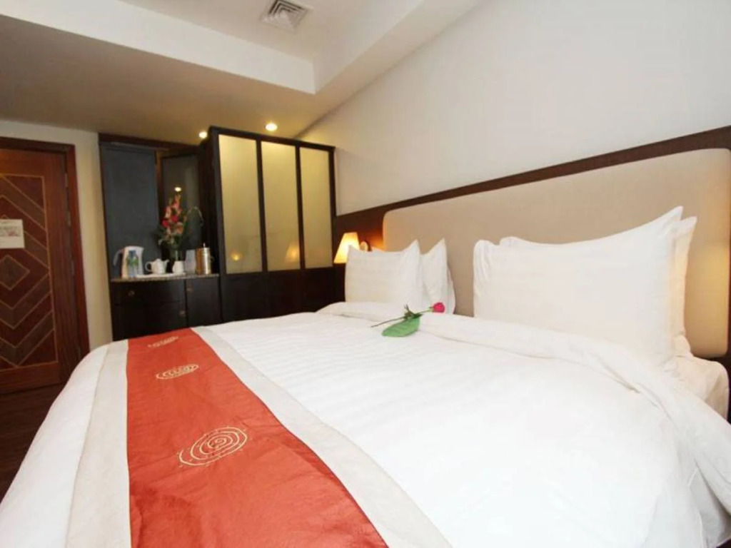 Plaza Sutera Biru Hotel