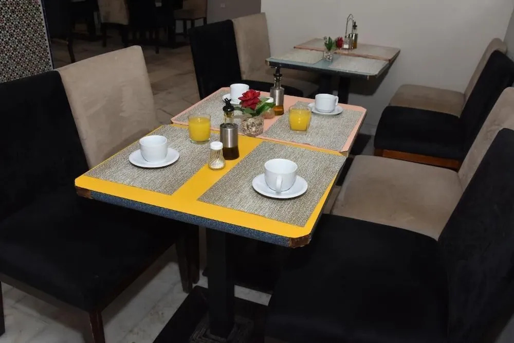 Cadé Hotel