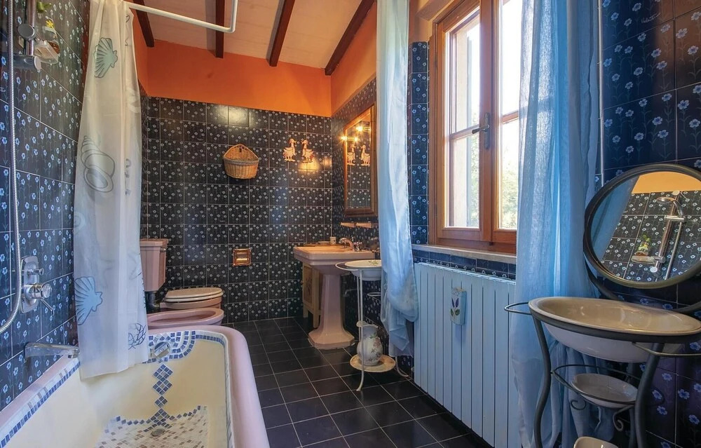 Awesome Home in Crespina PI With 6 Bedrooms, Sauna and Private Swimming Pool