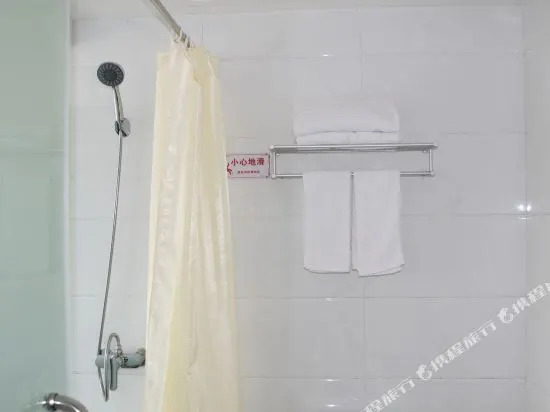 Migao Chain Hotel (Dezhou Chenghuangmiao Pedestrian Street No.5 Middle School Shop)