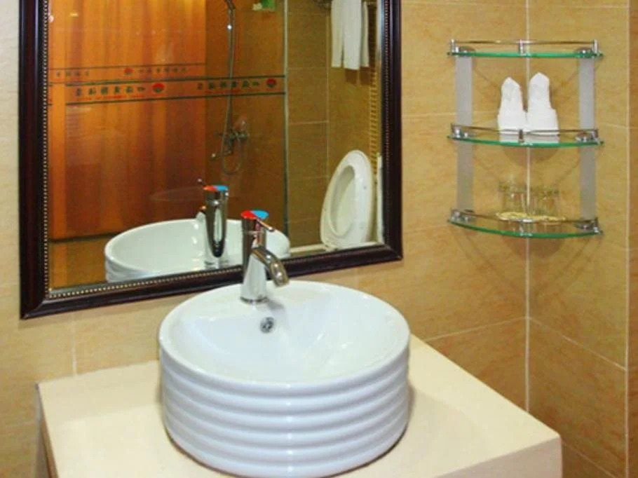 Four Seas Hotel